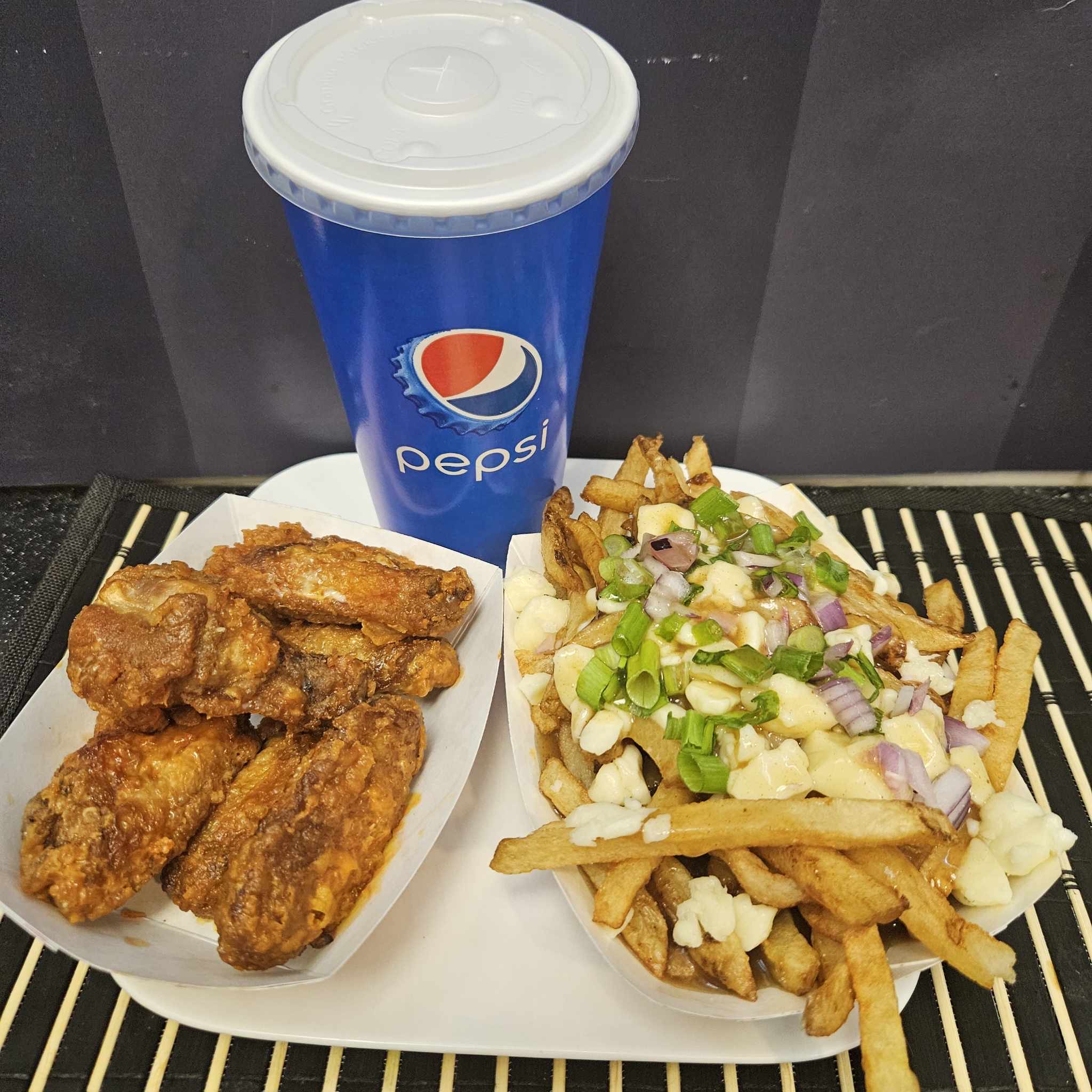 D&B Poutine & wings Combo